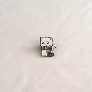 🍏50% OFF/3+...Hogwarts Hufflepuff Cat Pin (Harry Potter)